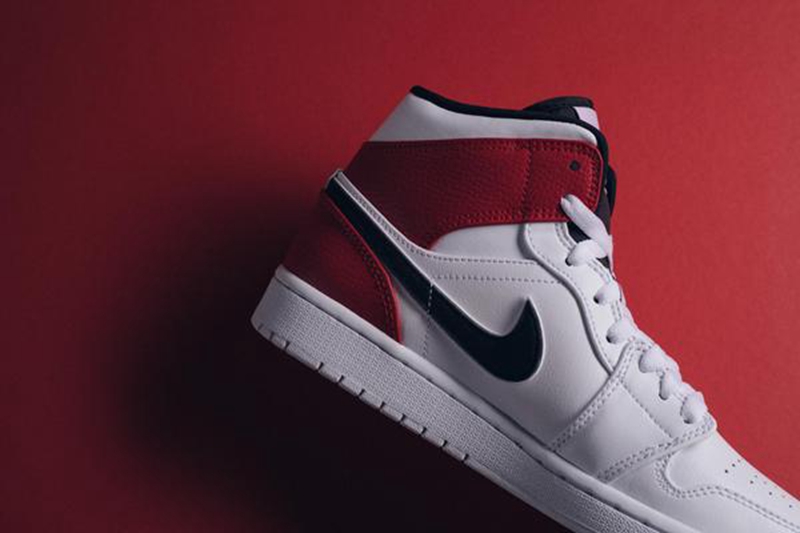 Air Jordan 1 Mid 货号：554724-116  air jordan 第6张