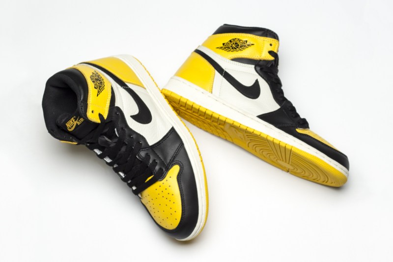 Air Jordan 1 “Yellow Toe” 货号：AR1020-700  air jordan 第3张