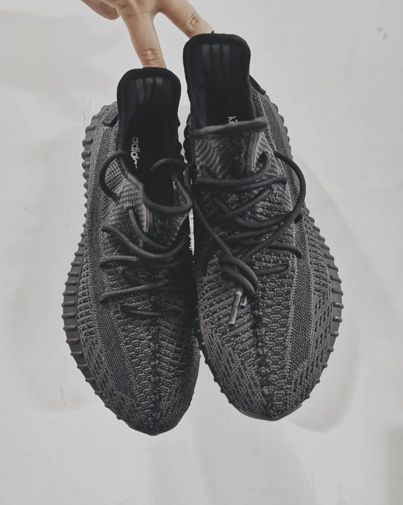 Adidas Yeezy 350 Boost V2 “Black” 货号：FU9161  boost yeezy “black ￥1899 第2张