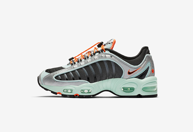 Nike Air Max Tailwind 4 新品配色又来了，货号 CN0159-300