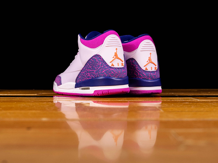 Air Jordan 3 GS “Barely Grape”  货号 441140-500 Barely Grape 乔丹运动鞋 第2张