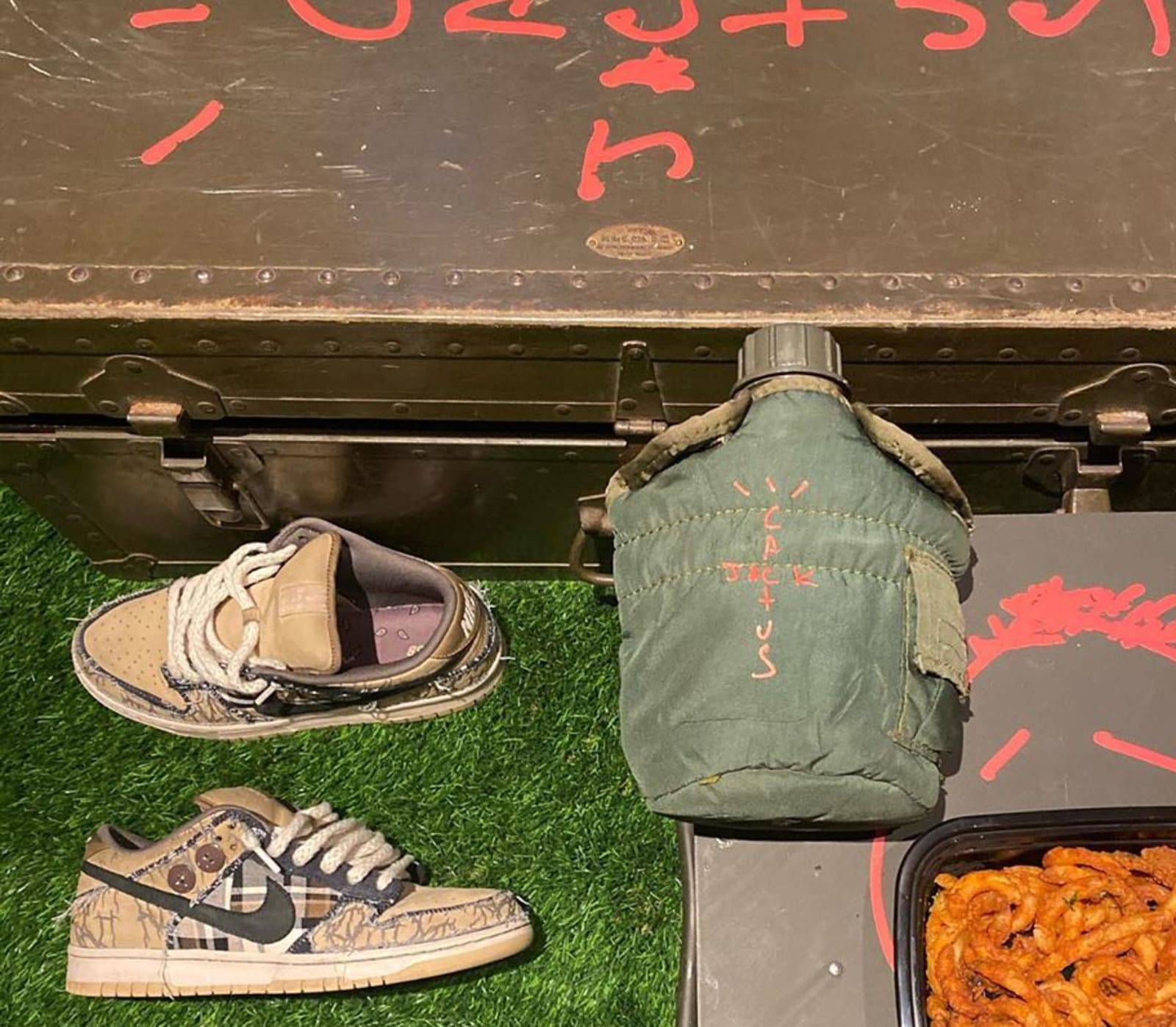 Travis Scott分享了即将举行的Nike SB Dunk合作，有传言称将于二月发布  NIKE DUNK LOW 耐克 特拉维斯·斯科特 耐克滑板鞋 第1张